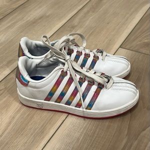 VGUC Girls Size 3 Shoes Sneakers By K-Swiss Brand KSwiss White Multi-Color Trim